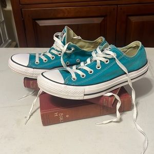 Women Converse All Stars size 8           Mens size 6 Teal